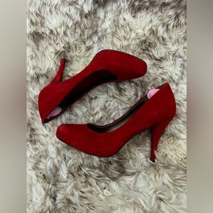 BRAND NEW BANANA REPUBLIC (MADMEN COLLECTION) SUEDE HEELS